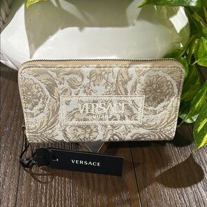 Versace Full Inclusion  Barocco Long zip Around  Wallet
